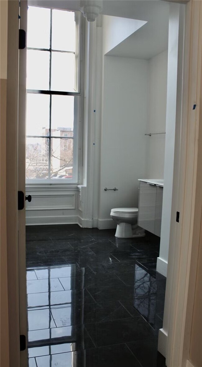 Building Photo - 30 W Broad St