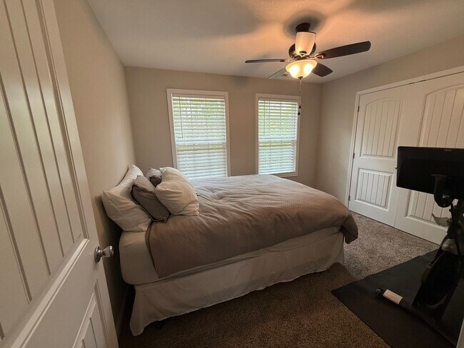 Building Photo - Pet Friendly Four Bedroom!