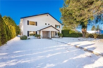 Building Photo - 3 Bedroom Townhouse in Beautiful Blaine!