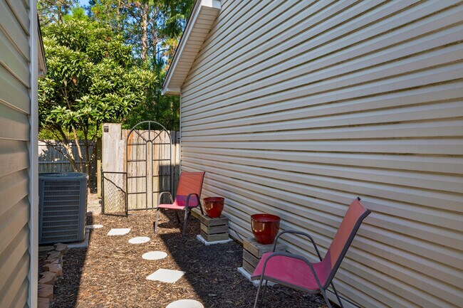Building Photo - 10 Carie Way