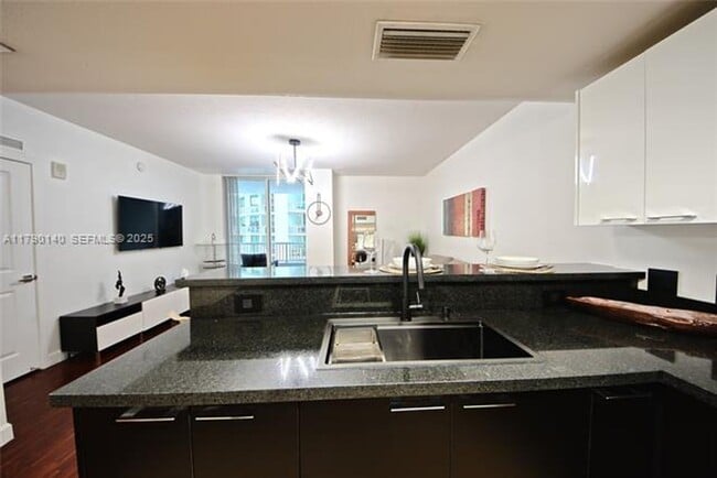 Building Photo - 170 SE 14th St