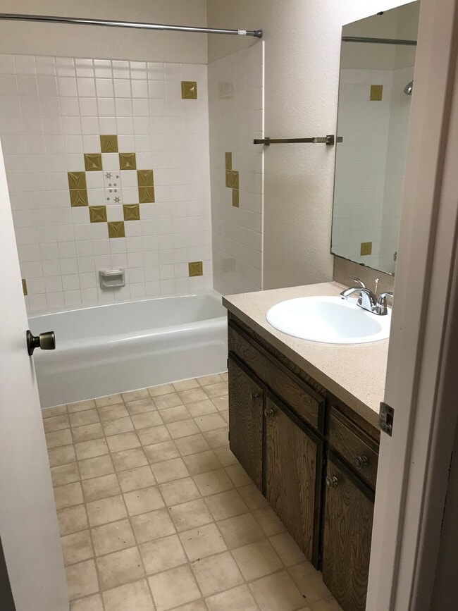 Building Photo - 5129 SE Cesar Estrada Chavez Blvd