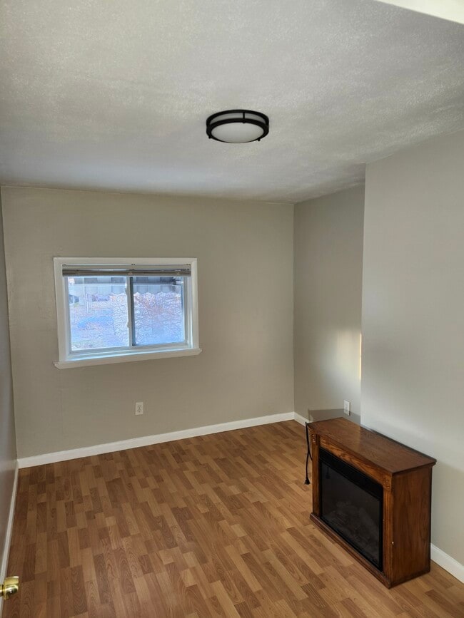 Building Photo - 413 Garnet Way