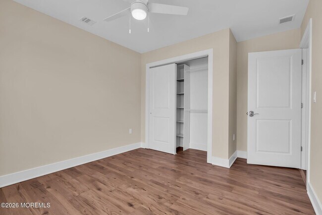 Building Photo - 58 Cove Rd