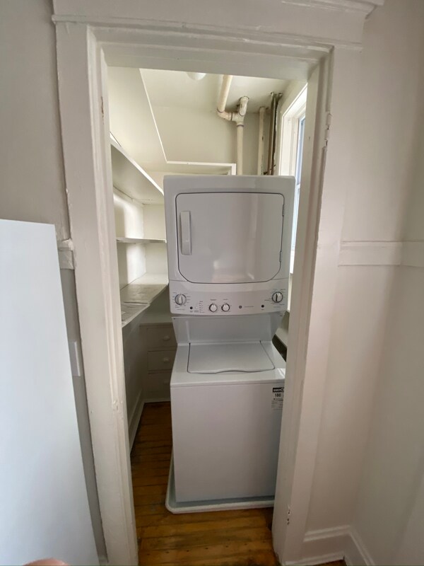 Building Photo - 1419 W Leland Ave