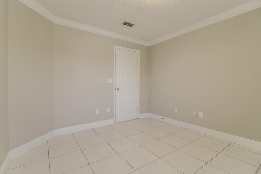 Building Photo - 6340 Tidewave St