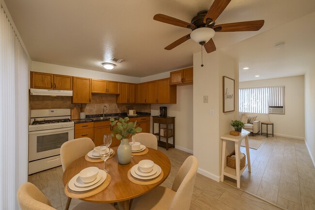 Building Photo - 10014 River St