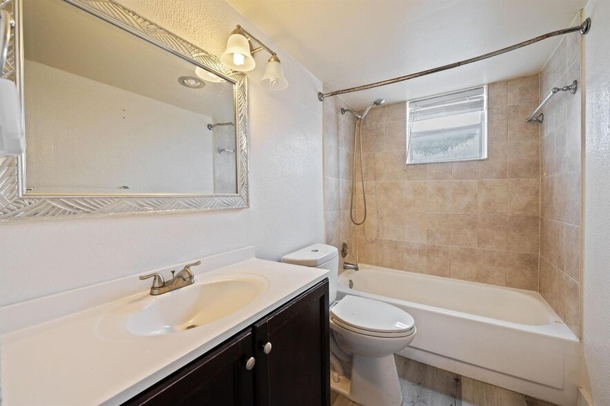 Building Photo - 403 NW 68th Ave