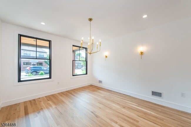 Building Photo - 554 Valley Rd