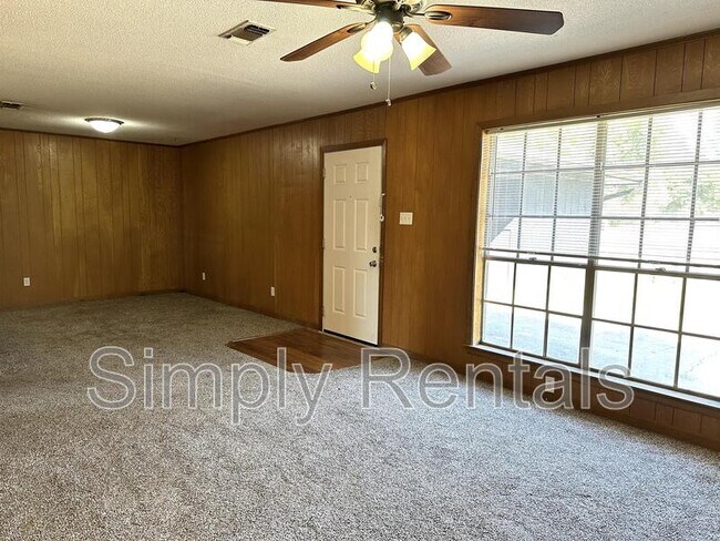 Building Photo - 706 Manson St