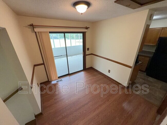 Building Photo - 1125 Bermuda Run