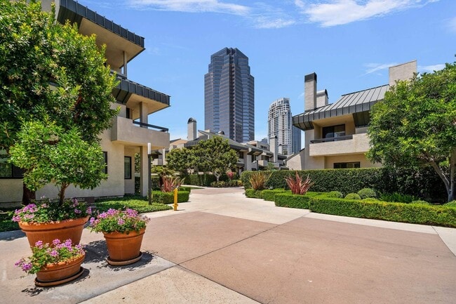 Building Photo - 2237 Century Hill