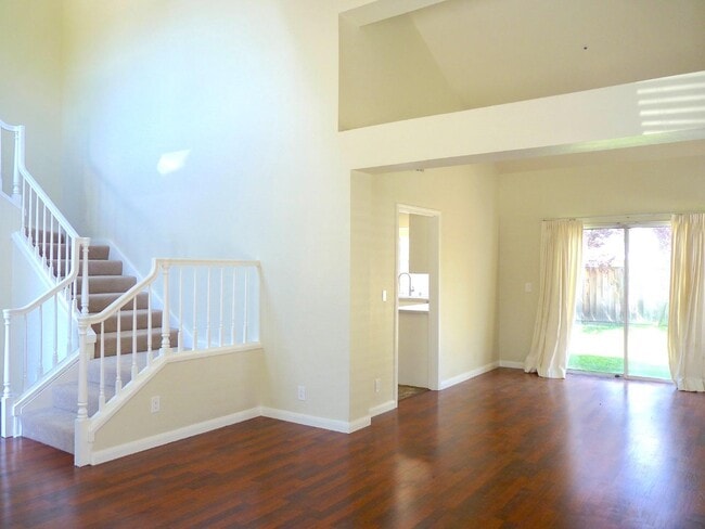 Building Photo - 703 Bahama Ln