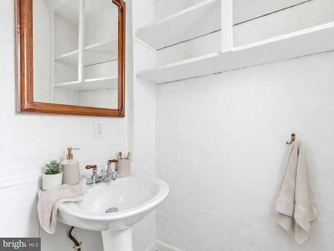 Building Photo - 3110 Main St