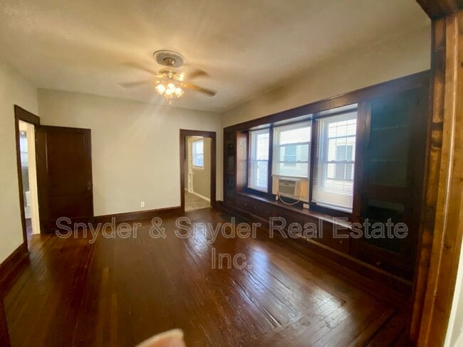 Building Photo - 418 Crestwood Ave