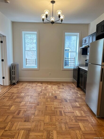 Building Photo - 486 E 95th St