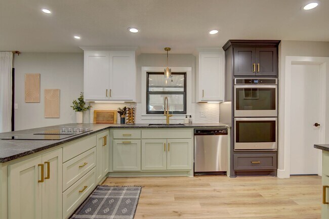 Building Photo - Gorgeous, updated home, turn-key and ready...