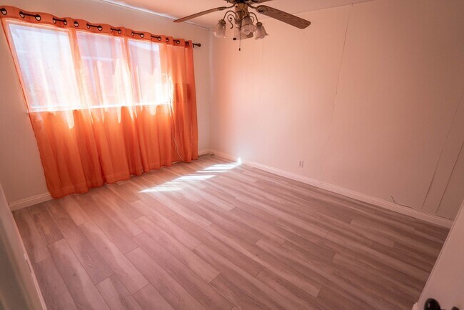 Building Photo - Spacious 4-Bedroom + Office Home on a Cul-de-Sac in Panorama City!