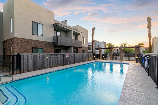 Poolside at The Level - 901 S Smith Rd