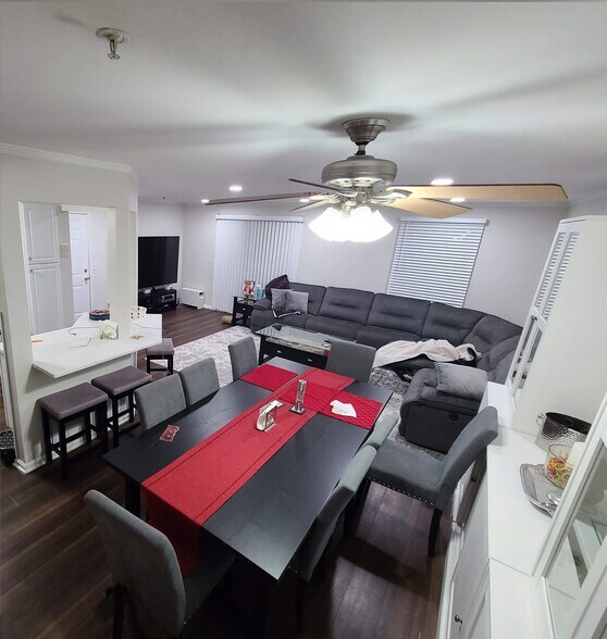 Open concept living 2 - 44 Ridgedale Ave