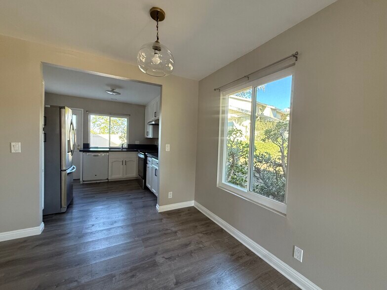 View of kitchen and dining area - 1954 Misty Cir