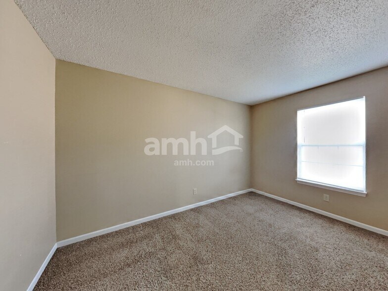 Building Photo - 2092 Fullwood Dr