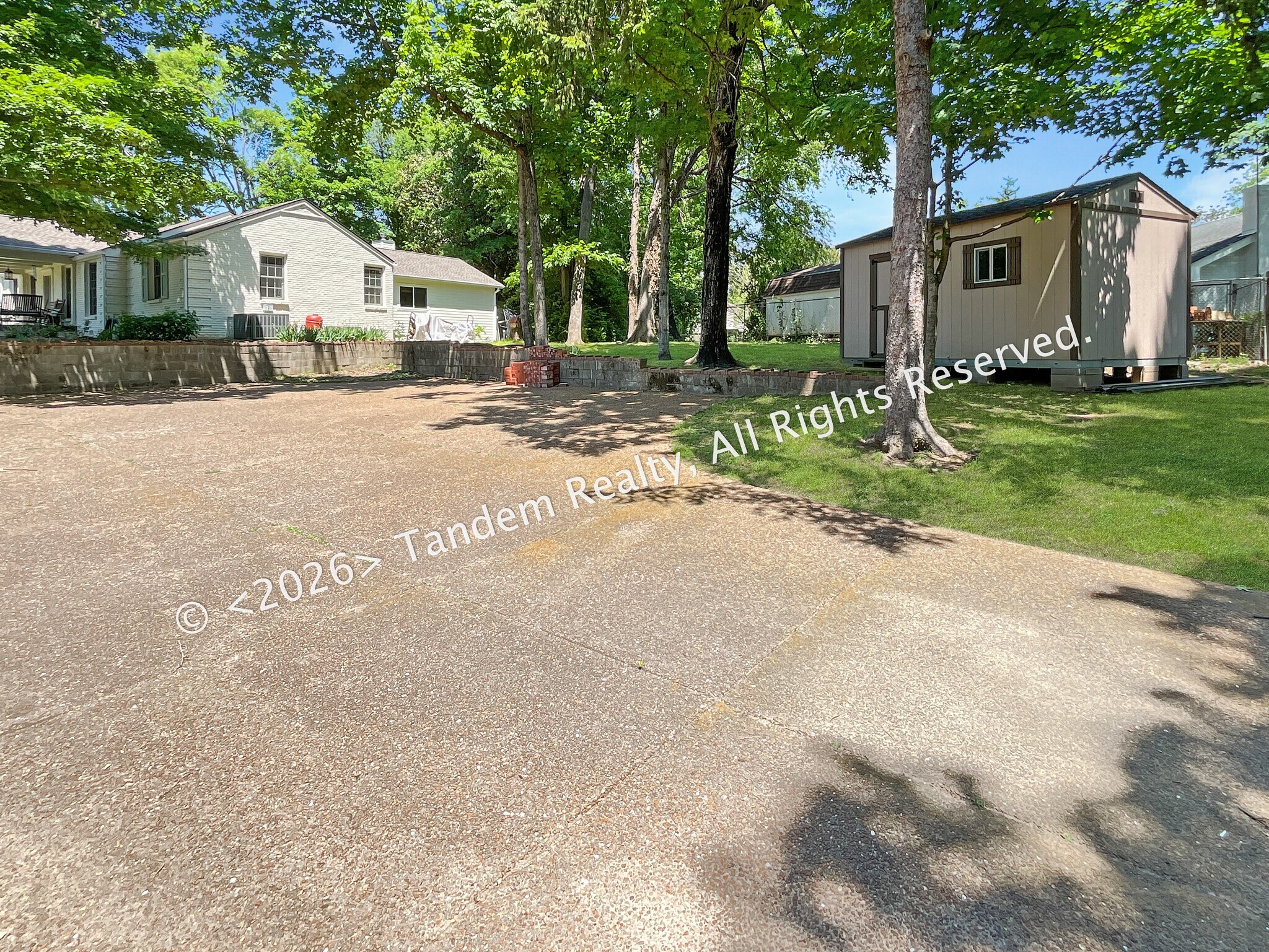 Building Photo - 520 Crieve Rd