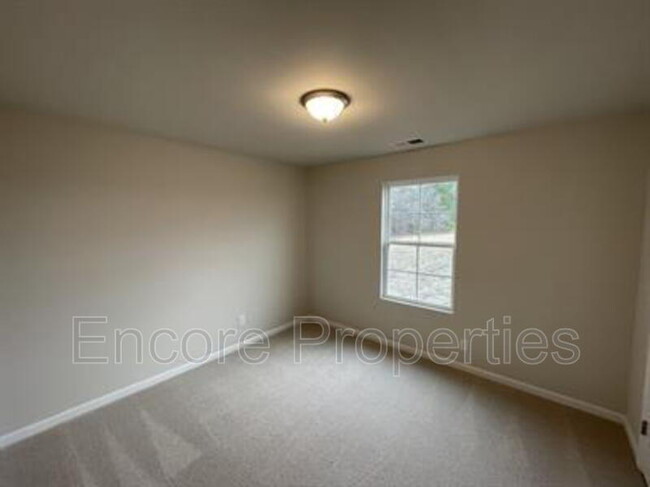 Building Photo - 800 Bellewood Gardens Dr