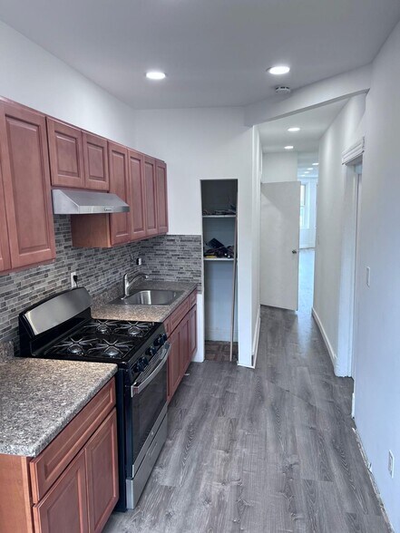 Building Photo - 105 Ridgewood Ave