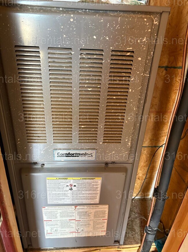 Building Photo - $775 - 2 bed 2 bath - Single Family Home