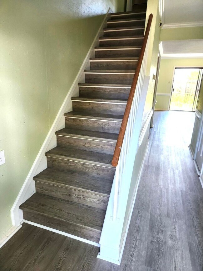 Building Photo - NEWLY RENOVATED Condo in Roanoke Rapids CO...