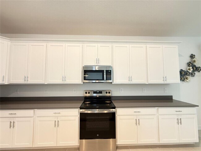 Building Photo - 7117 Dilly Lake Ave