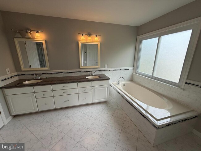 Building Photo - 918 Catoctin Cir NE