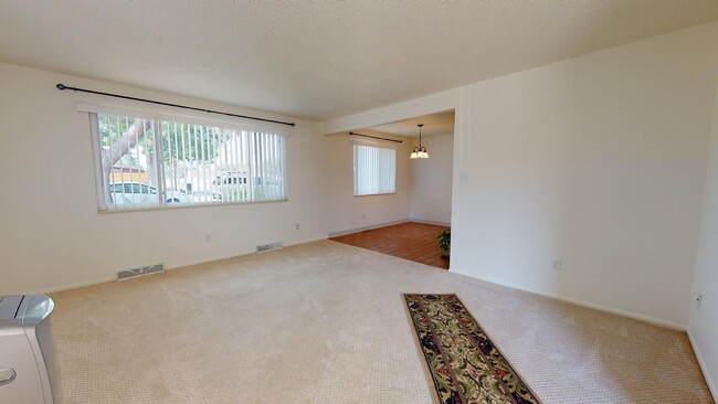 Building Photo - 2 bd 1ba duplex in Longmont!