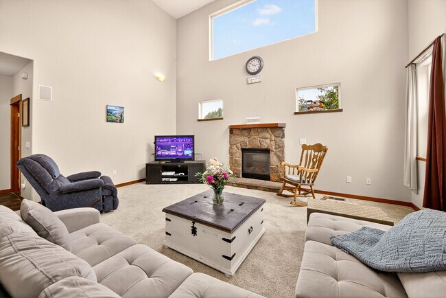 Building Photo - 1719 Lithia Way