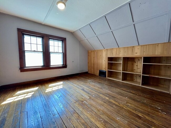 Building Photo - 3 Bed 1 Bath Single Family Home in Wausau - End Of Year Special: HALF OFF DEPOSIT!