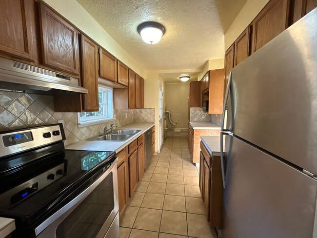 Building Photo - Downtown Redmond Charm 3 Bedroom / 1 Bath