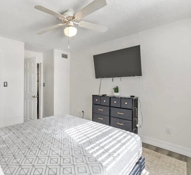 Building Photo - 4561 Southfield Ave