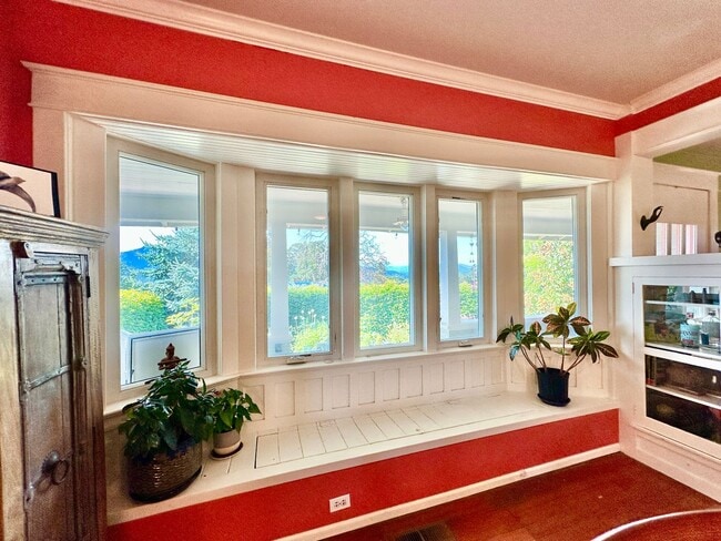 Building Photo - 3 Bedroom House For Rent In White Salmon