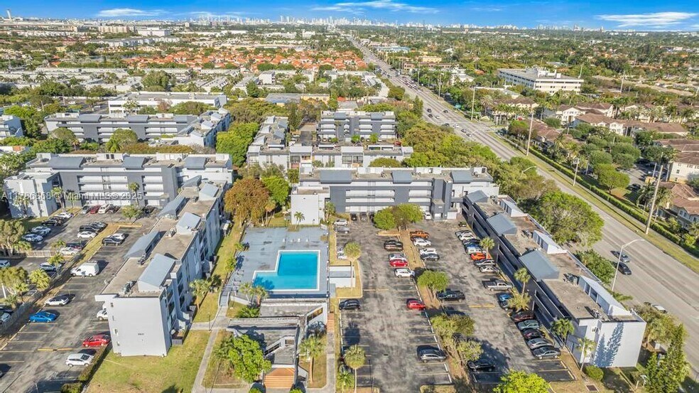 Building Photo - 110 Fontainebleau Blvd