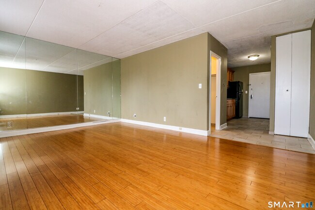 Building Photo - 120 Huntington Turnpike