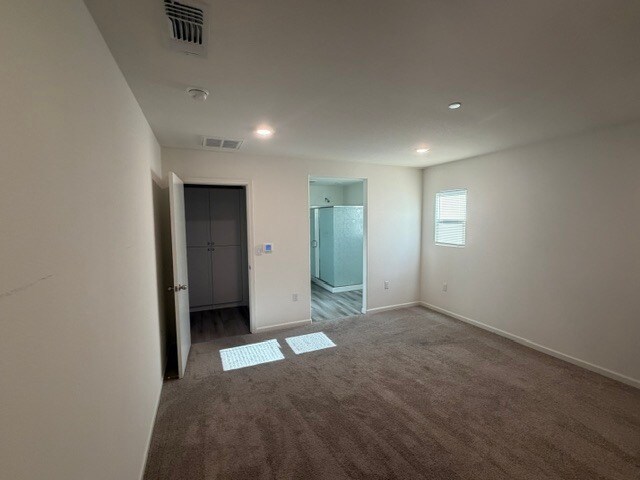 Building Photo - Newer Build, All Electric Home 5 Bedrooms, Loft, 3 bathrooms