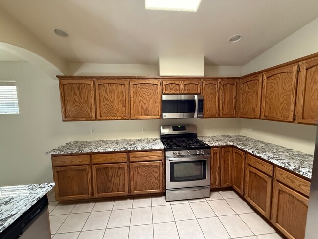 Building Photo - Updated Rental Available Now!