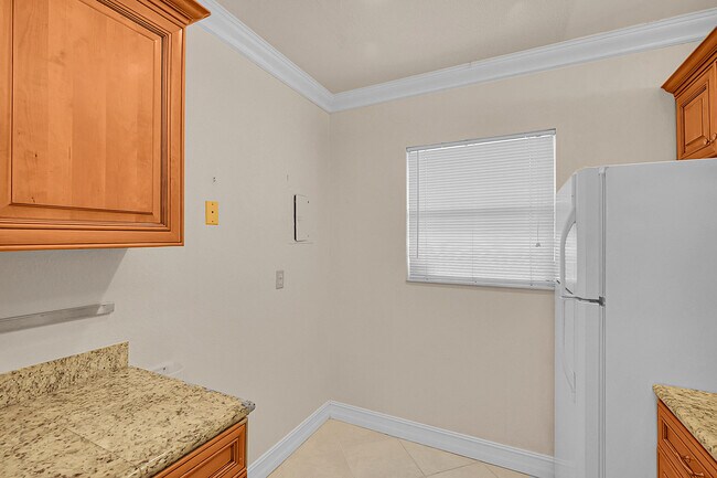 Building Photo - 2340 SW 22nd Ave