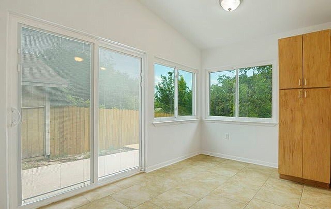 Building Photo - 8412 Clear Mdws