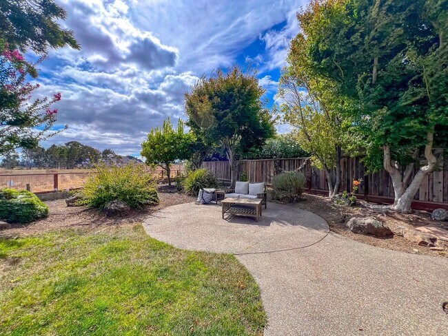 Building Photo - 35 Regatta Way