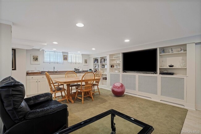 Building Photo - 30 Summit St