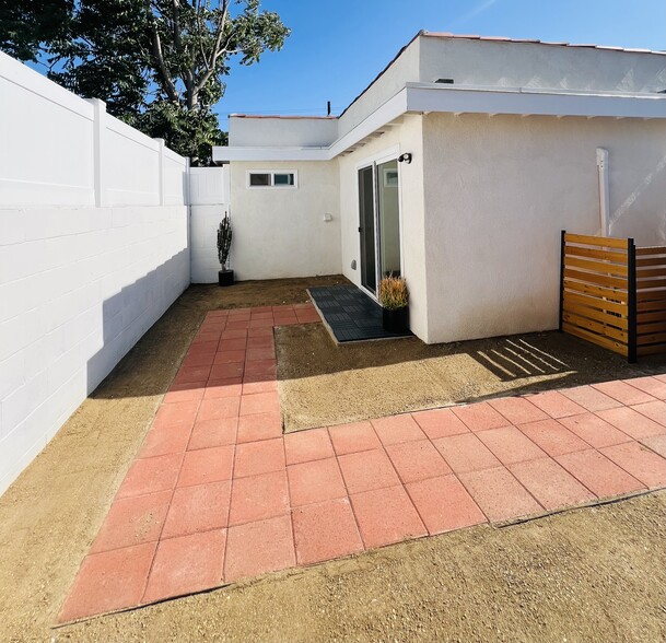 Private Back Yard - 1553 W 106th St