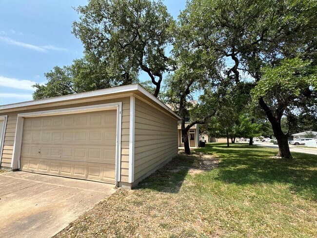 Building Photo - 251 Utterback