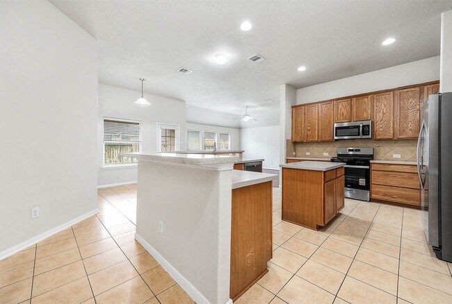 Building Photo - 927 Hannah Falls Ln